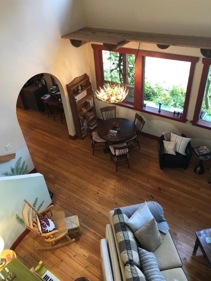 Sunshine Villa B&B Madeira Park Exterior photo